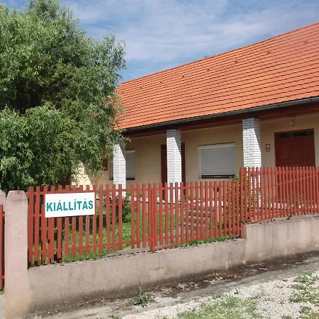 Jolanda Vendeghaz Vakantiehuis *
