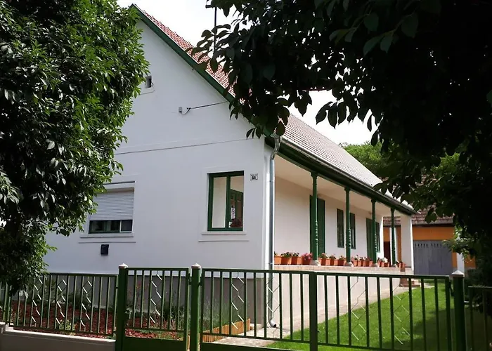 Jolanda Vendeghaz Szálka